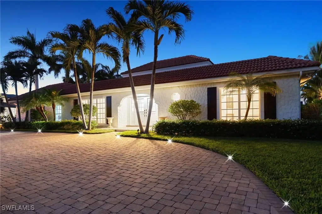 503 Neapolitan Way Naples FL 34103