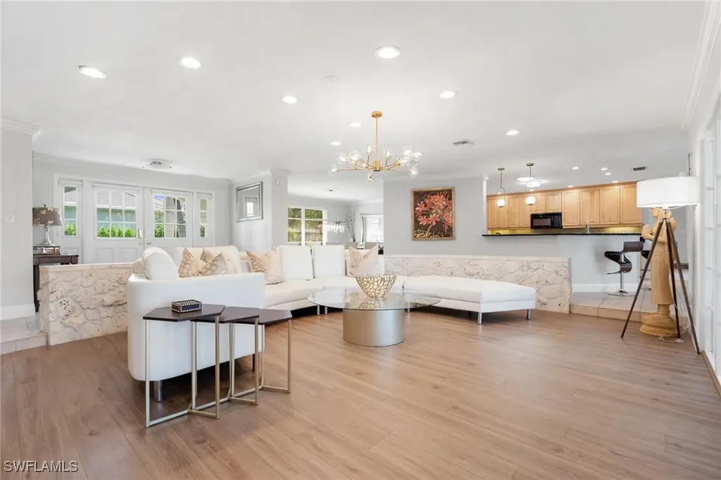 503 Neapolitan Way Naples FL 34103