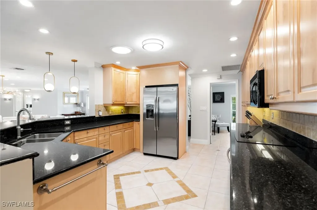 503 Neapolitan Way Naples FL 34103