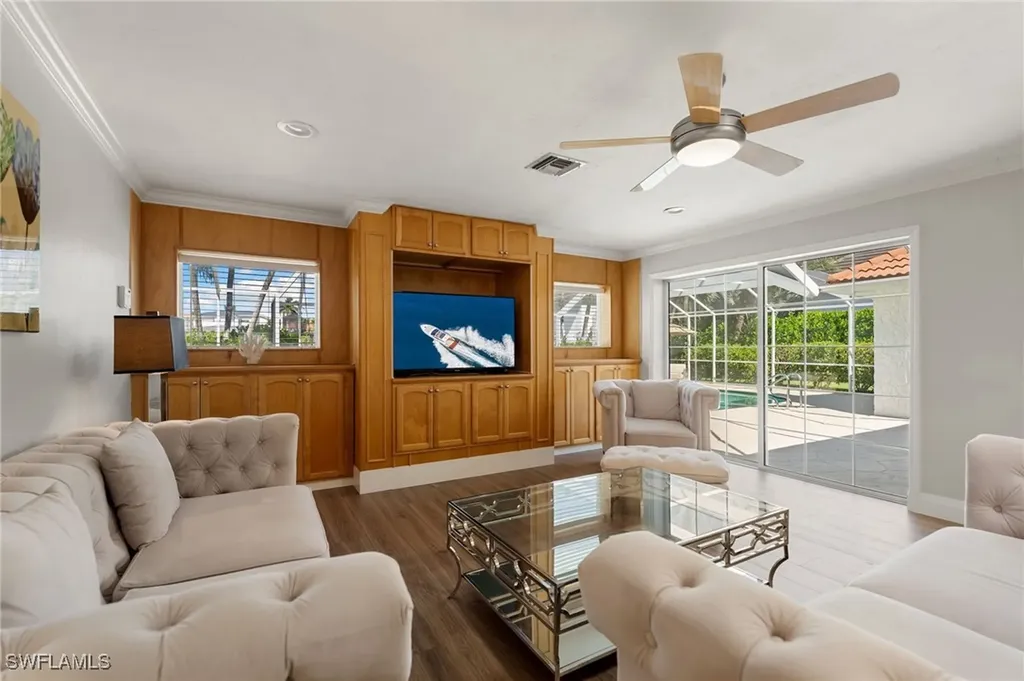 503 Neapolitan Way Naples FL 34103