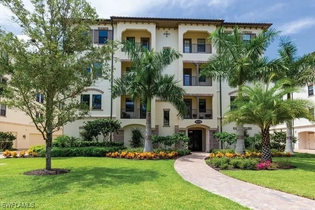 16382 Viansa Way Naples FL 34110