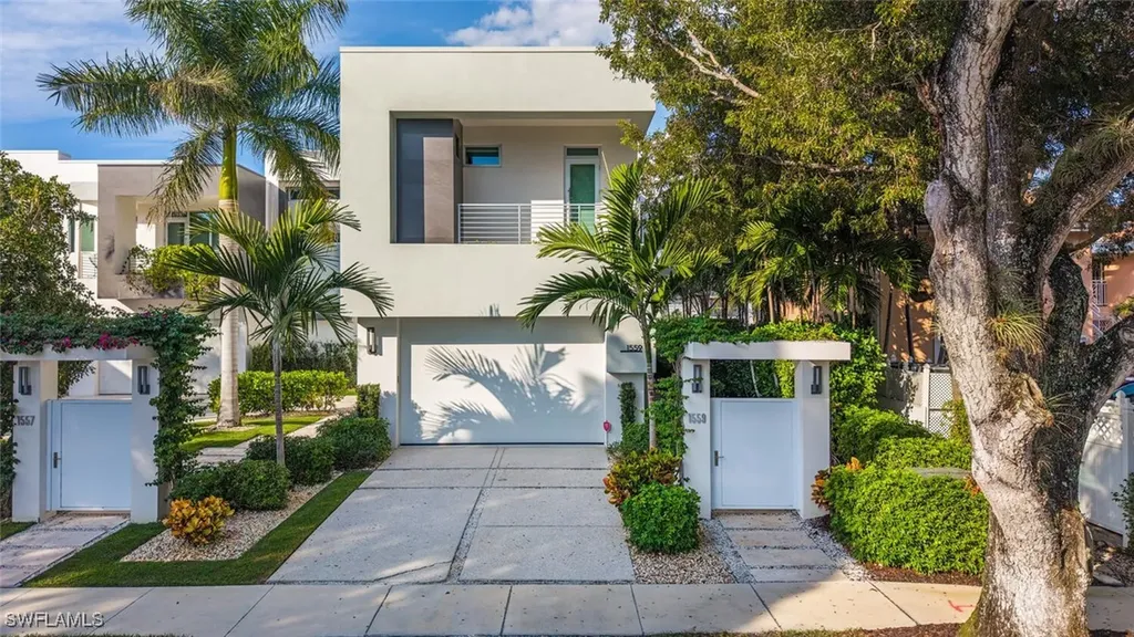 1559 Chesapeake Avenue Naples FL 34102