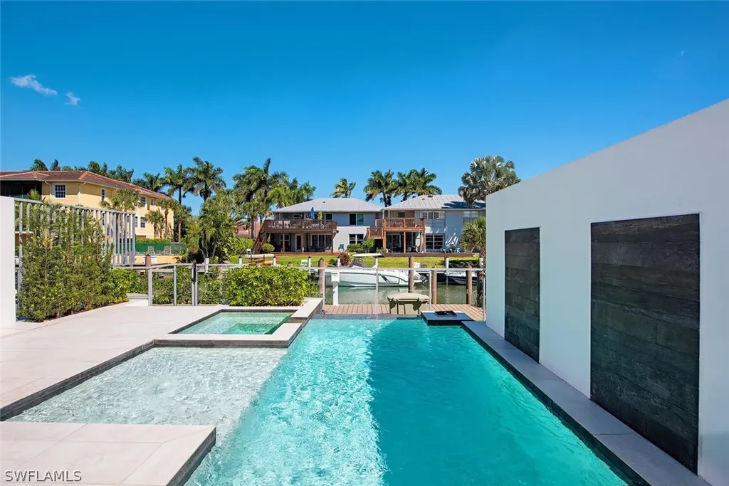 1559 Chesapeake Avenue Naples FL 34102