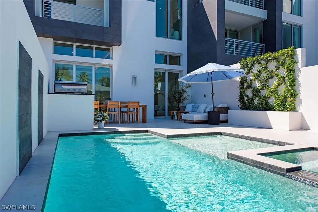 1559 Chesapeake Avenue Naples FL 34102