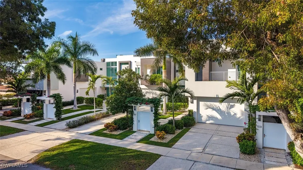 1559 Chesapeake Avenue Naples FL 34102