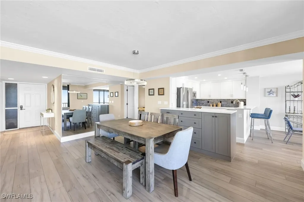 9653 Gulf Shore Drive Naples FL 34108