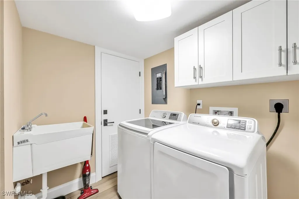 9653 Gulf Shore Drive Naples FL 34108
