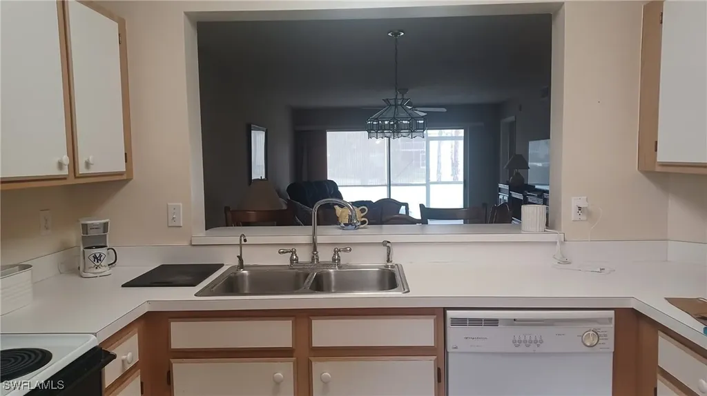 716 Landover Circle Naples FL 34104