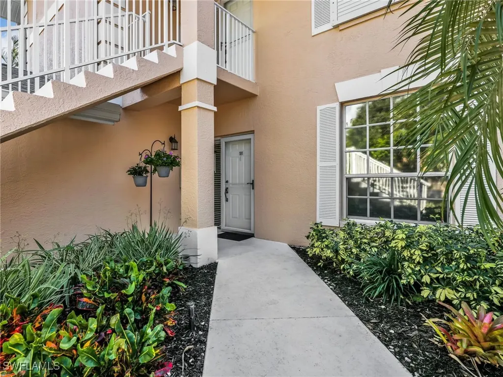 651 Wiggins Lake Drive Naples FL 34110