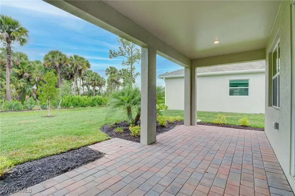 335 Tamarindo Lane Naples FL 34114