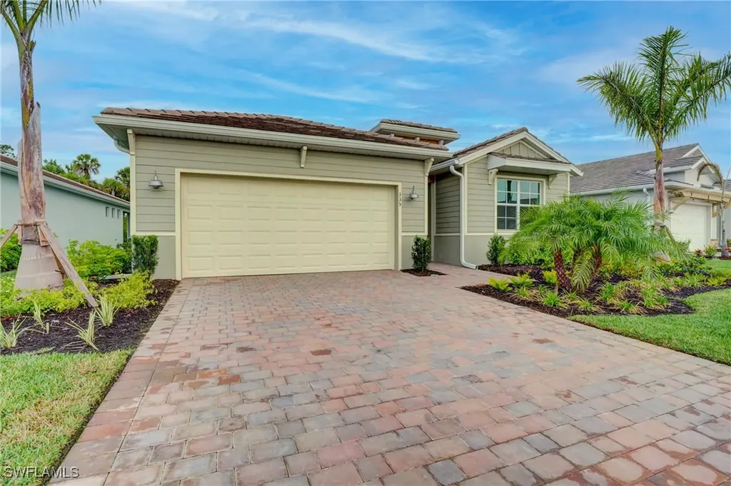 335 Tamarindo Lane Naples FL 34114