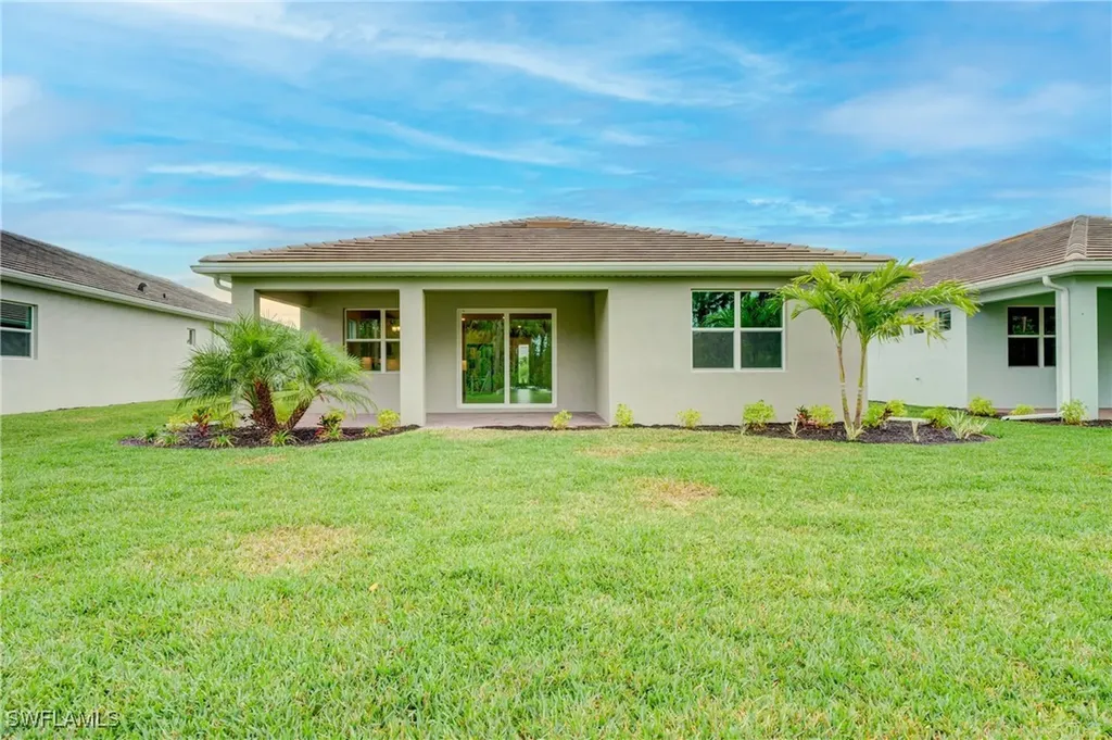 335 Tamarindo Lane Naples FL 34114