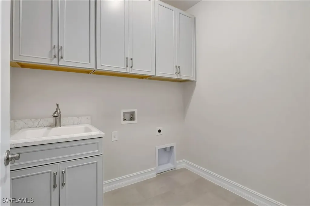 335 Tamarindo Lane Naples FL 34114