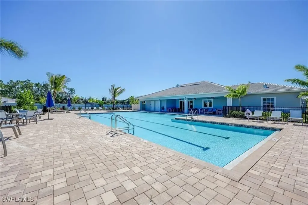 335 Tamarindo Lane Naples FL 34114