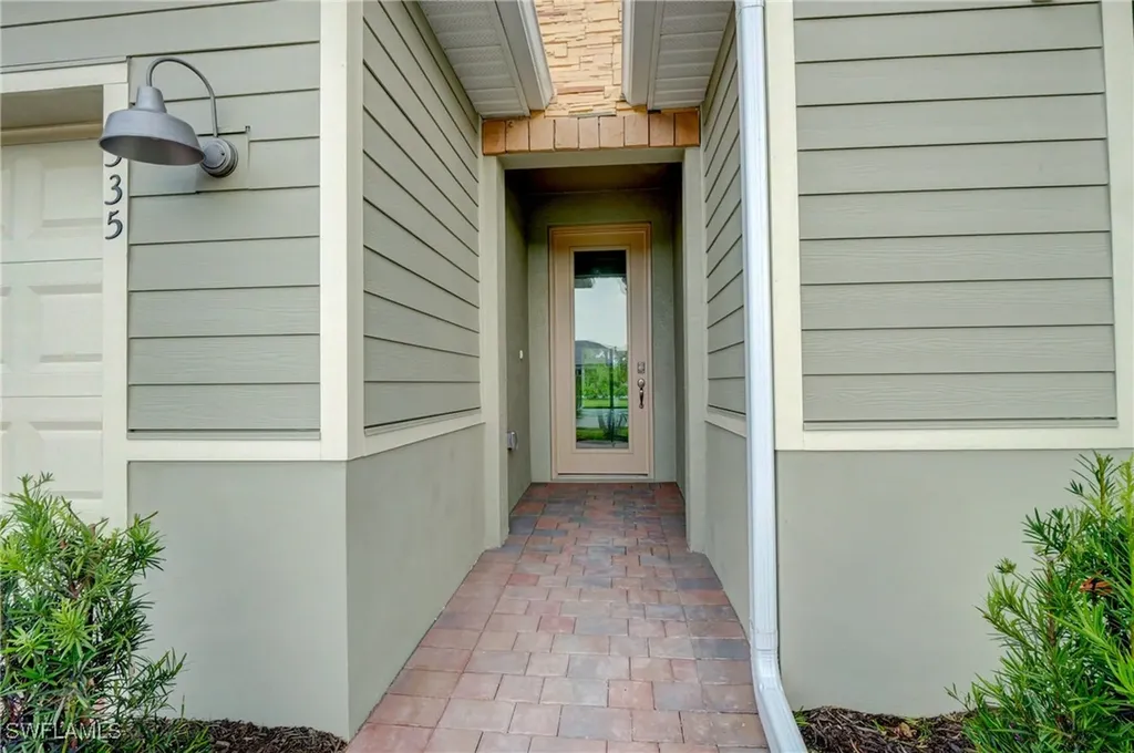 335 Tamarindo Lane Naples FL 34114