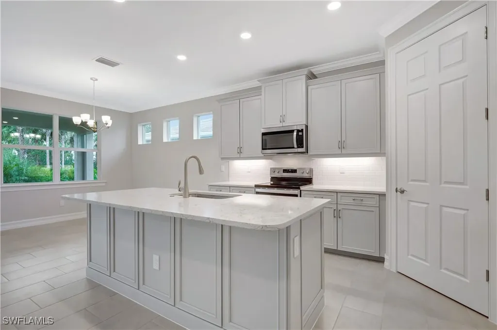 335 Tamarindo Lane Naples FL 34114