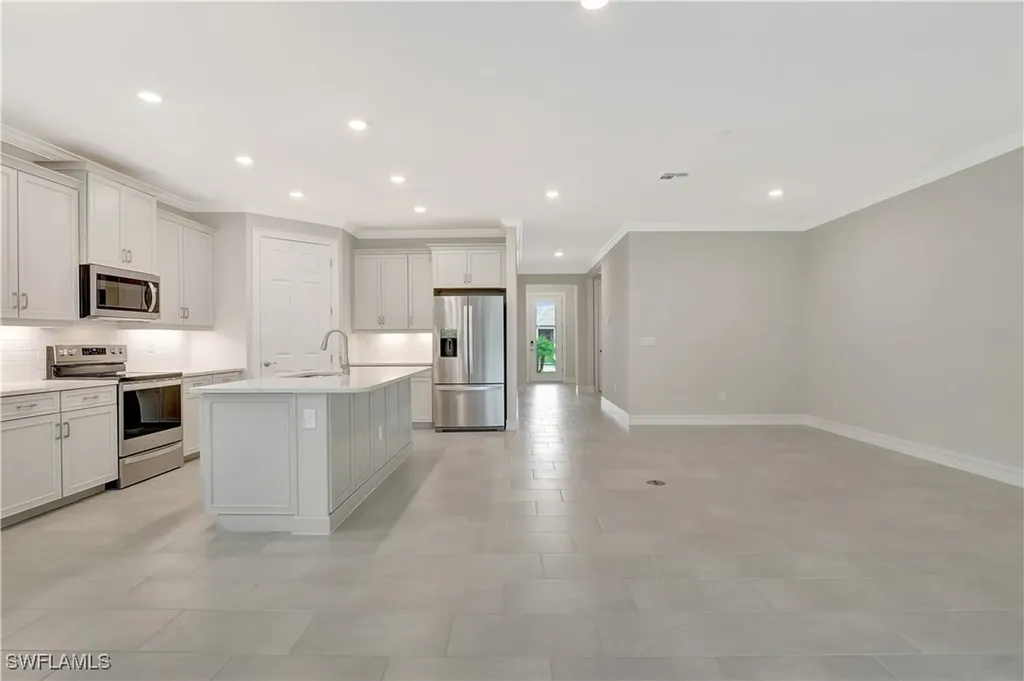 335 Tamarindo Lane Naples FL 34114