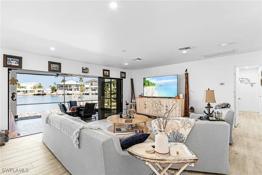 121 Jamaica Drive Naples FL 34113