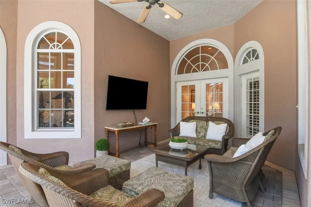 396 Edgemere Way E Naples FL 34105