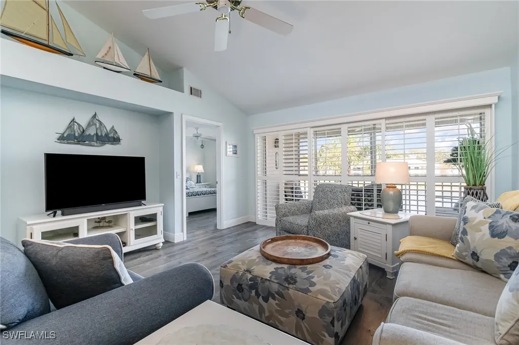 484 Belina Drive Naples FL 34104