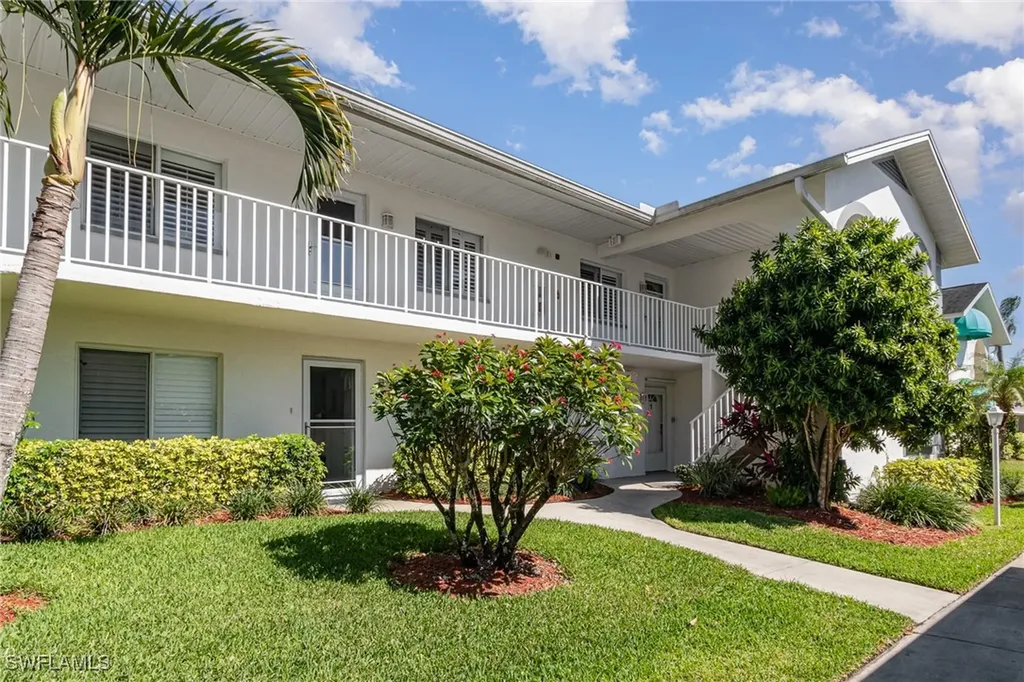 484 Belina Drive Naples FL 34104