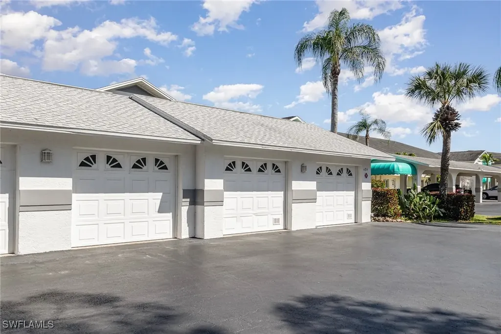 484 Belina Drive Naples FL 34104