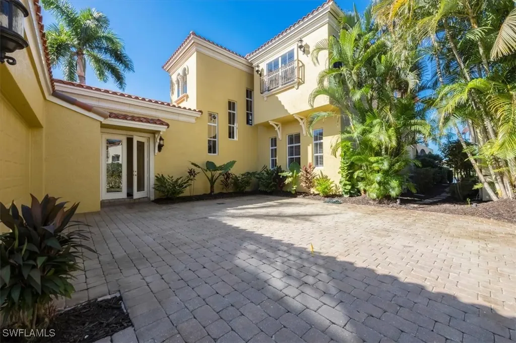 8535 Bellagio Drive Naples FL 34114