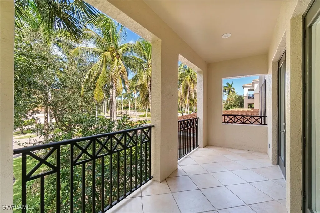 2864 Tiburon Boulevard E Naples FL 34109