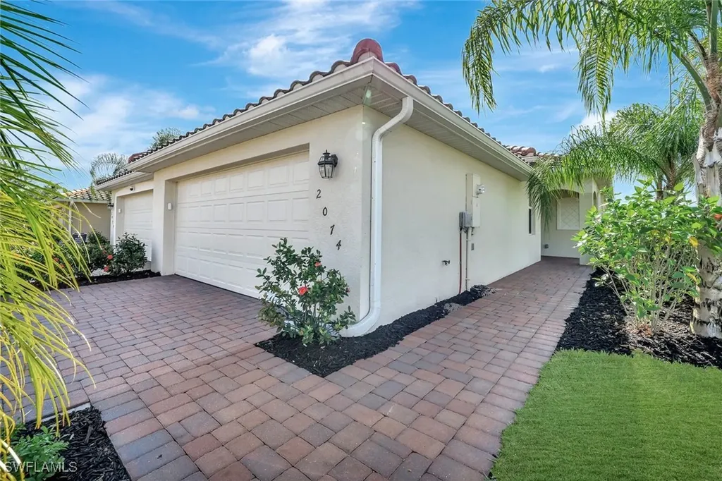 2074 Tamarron Lane Naples FL 34120