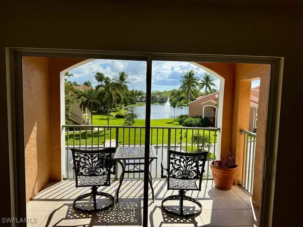 1240 Wildwood Lakes Boulevard Naples FL 34104