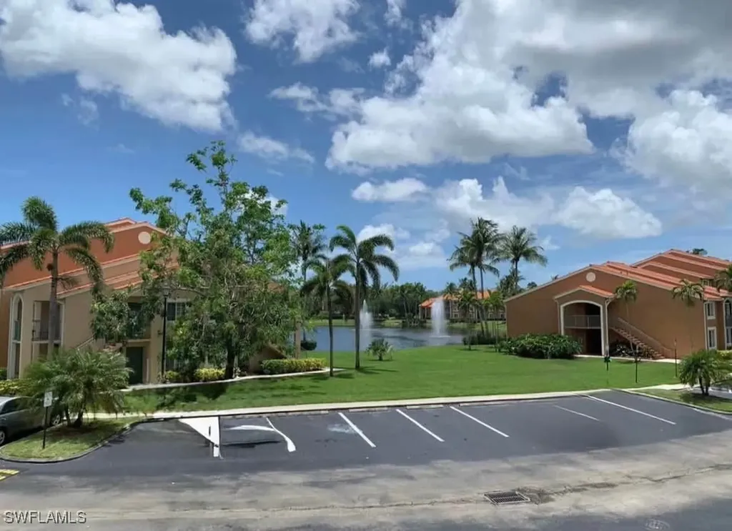 1240 Wildwood Lakes Boulevard Naples FL 34104