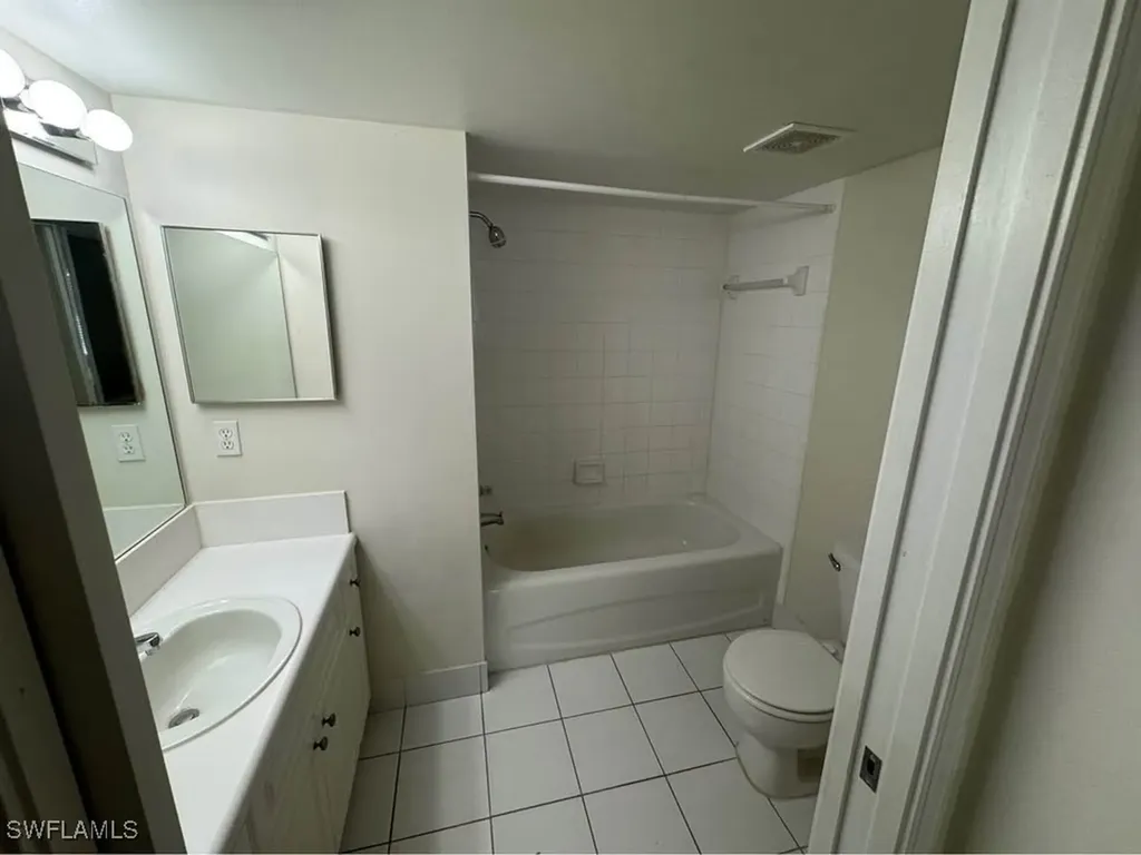 1240 Wildwood Lakes Boulevard Naples FL 34104