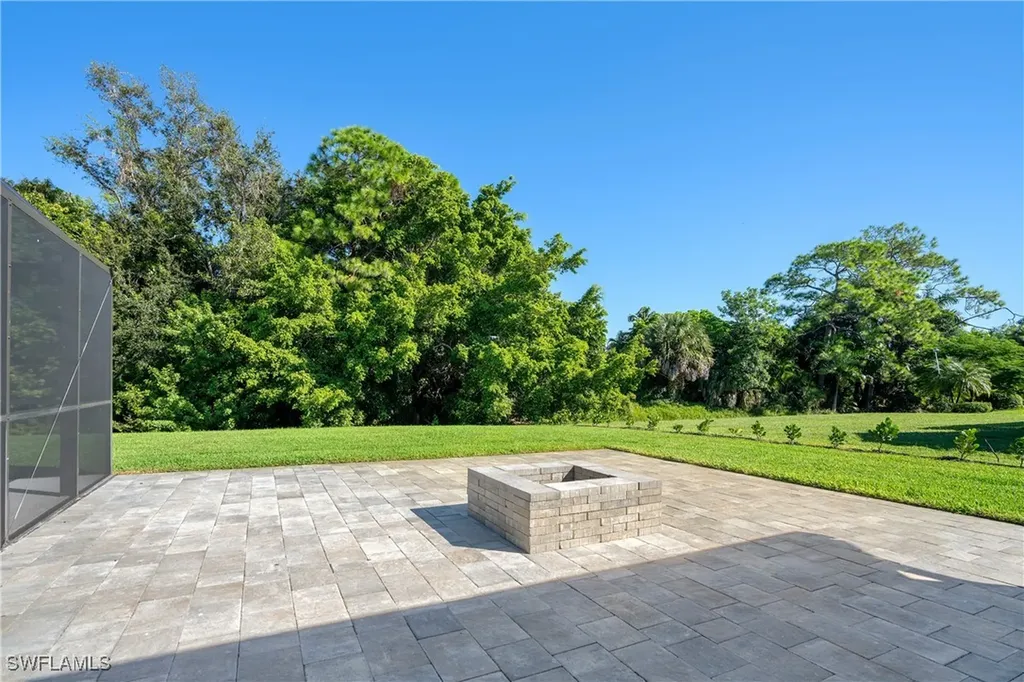 5105 Berkeley Drive Naples FL 34112