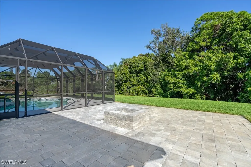 5105 Berkeley Drive Naples FL 34112