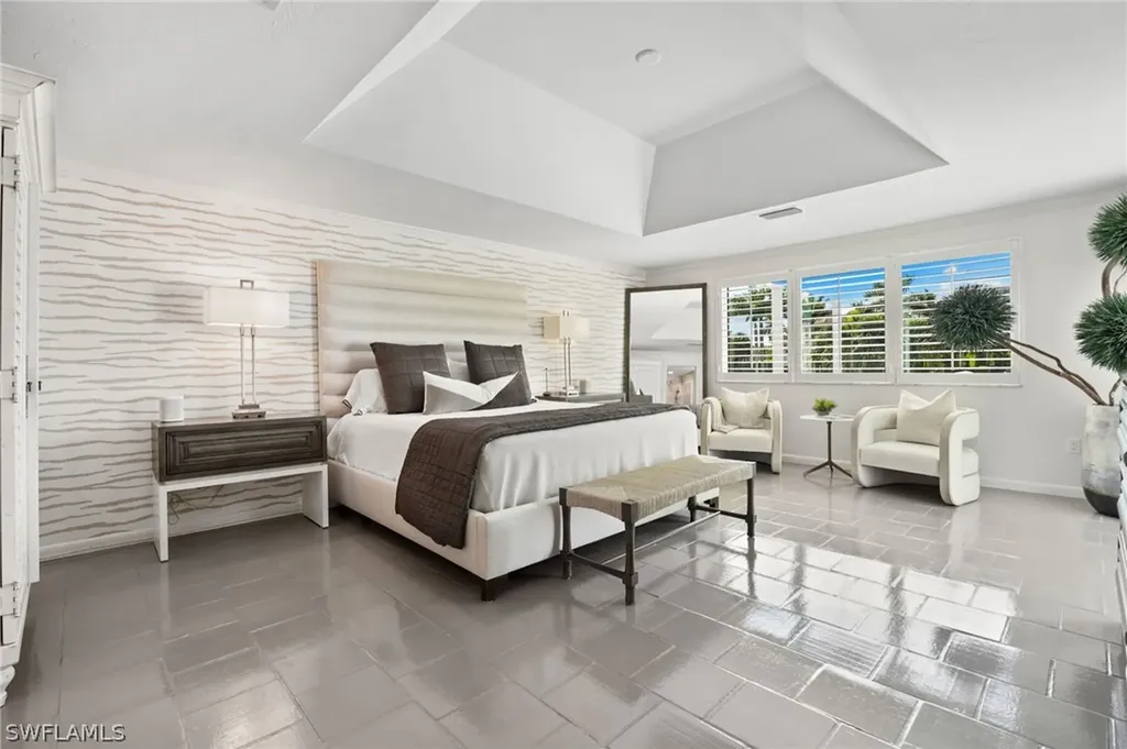 3737 Crayton Road Naples FL 34103