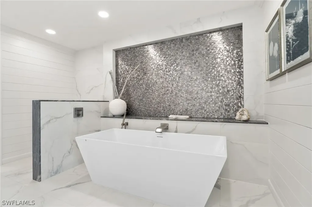 3737 Crayton Road Naples FL 34103