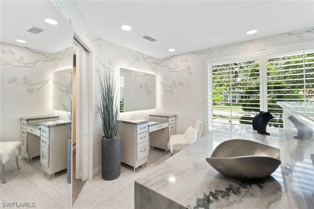 3737 Crayton Road Naples FL 34103