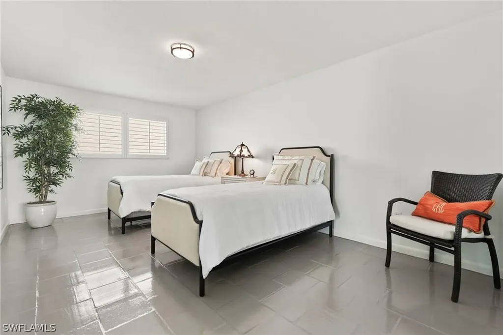 3737 Crayton Road Naples FL 34103