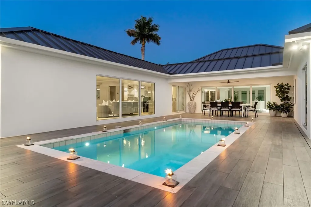 3737 Crayton Road Naples FL 34103