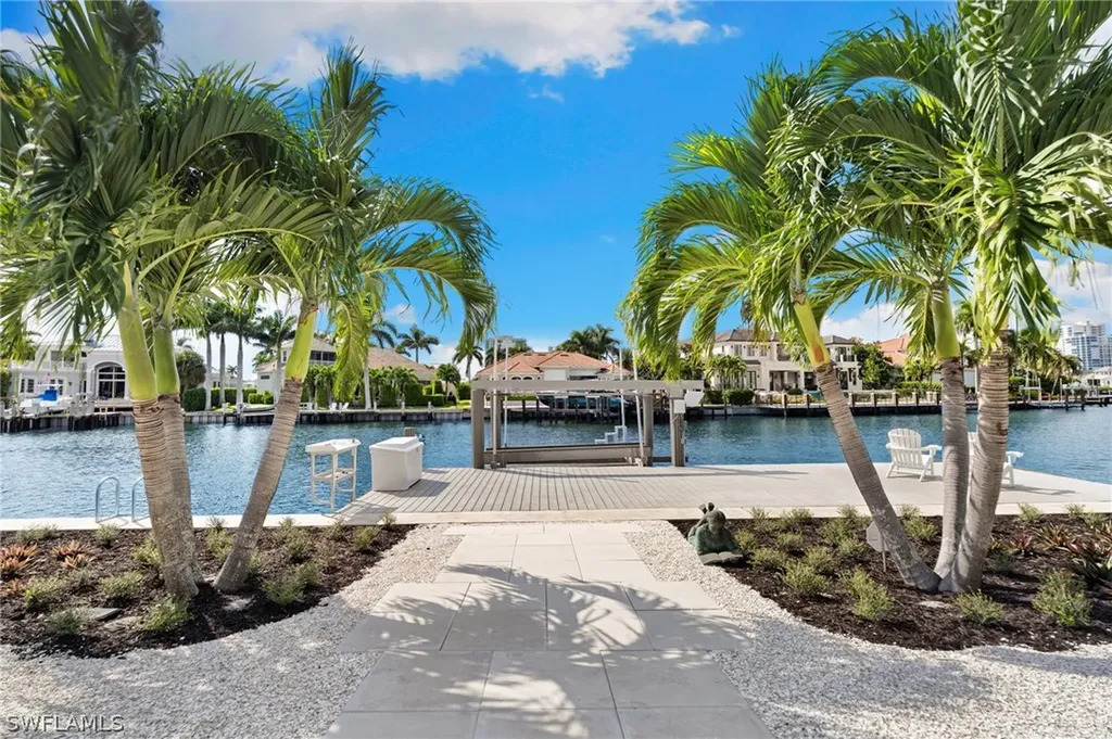 3737 Crayton Road Naples FL 34103