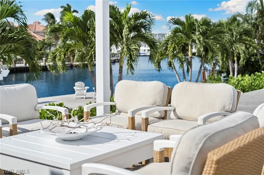 3737 Crayton Road Naples FL 34103