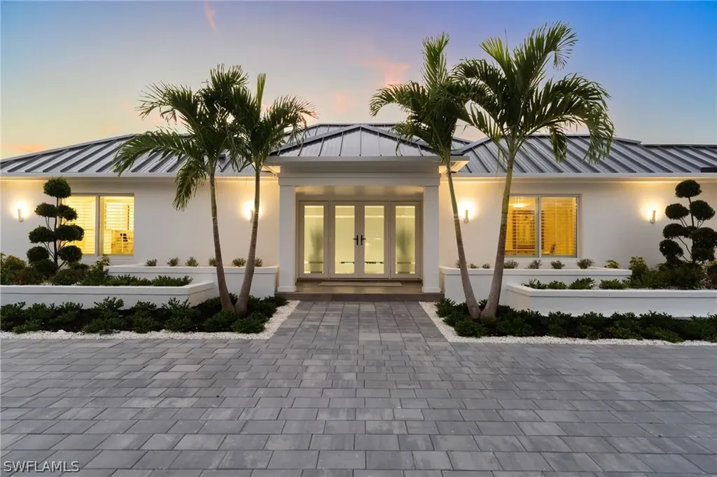 3737 Crayton Road Naples FL 34103
