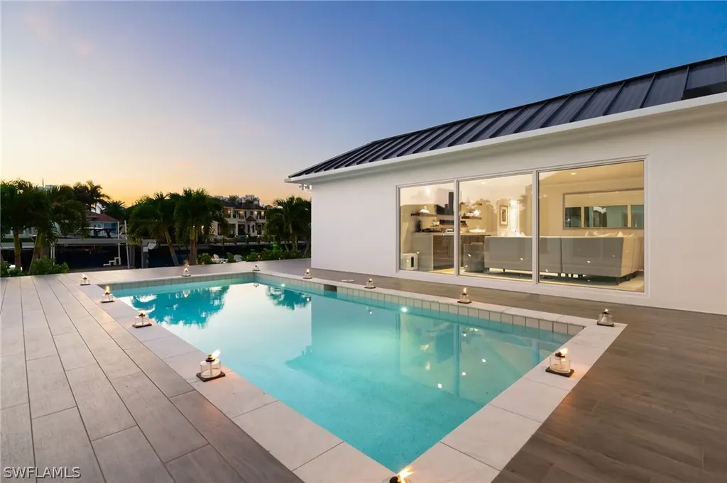 3737 Crayton Road Naples FL 34103