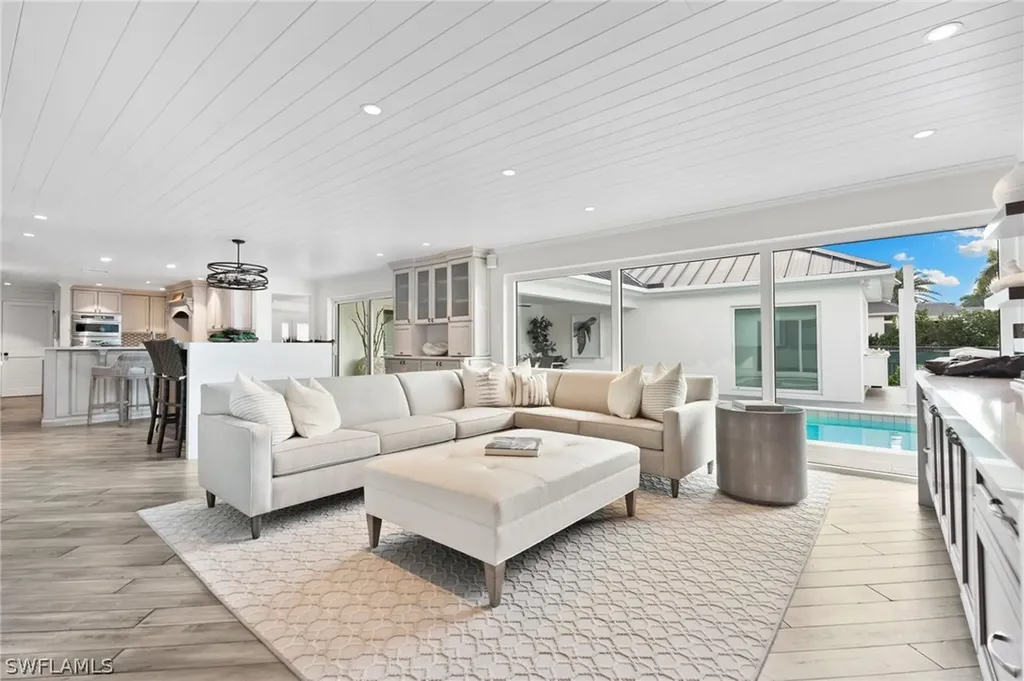3737 Crayton Road Naples FL 34103