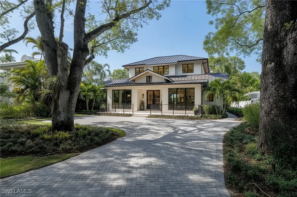 349 2nd Avenue N Naples FL 34102