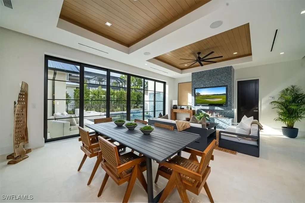 349 2nd Avenue N Naples FL 34102