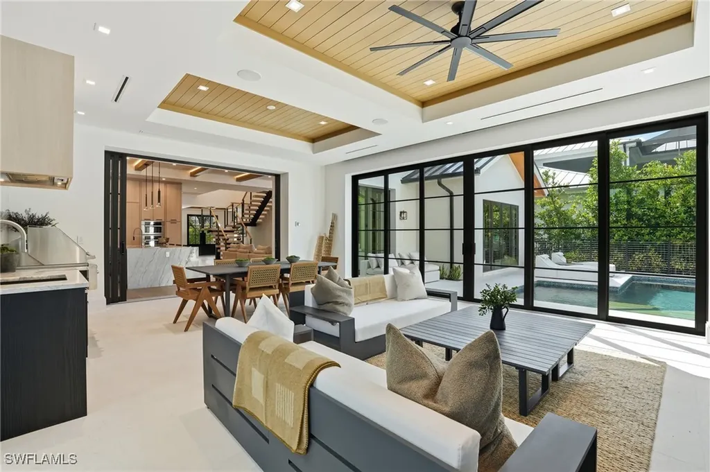 349 2nd Avenue N Naples FL 34102