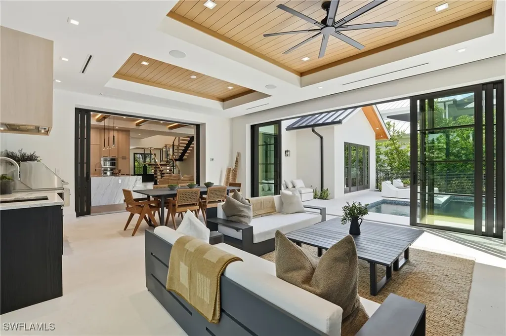 349 2nd Avenue N Naples FL 34102