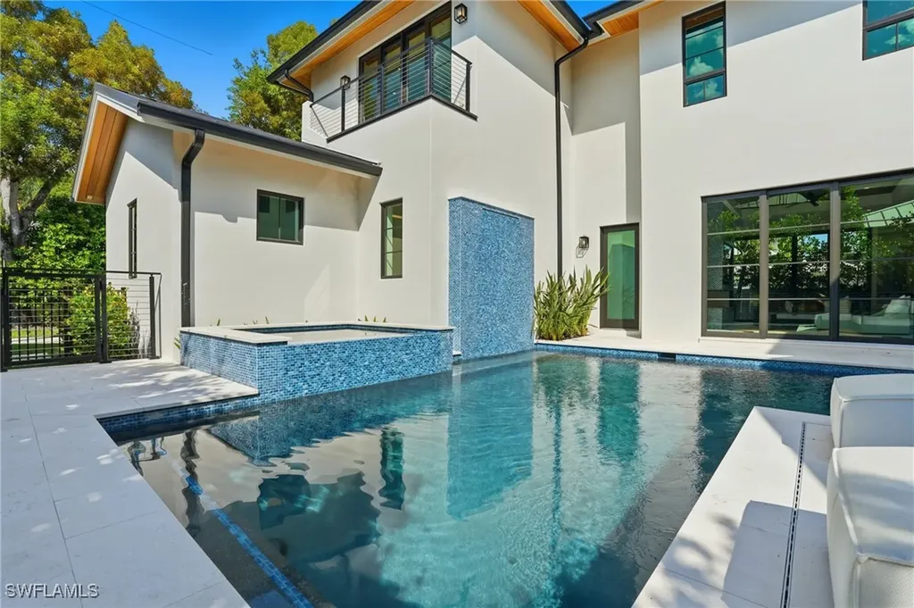 349 2nd Avenue N Naples FL 34102