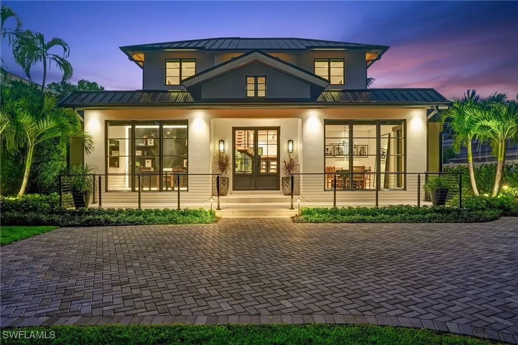 349 2nd Avenue N Naples FL 34102